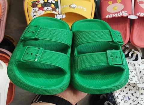 تصویر 2 از قیمت دمپایی سگک دار دخترانه + خرید باور نکردنی